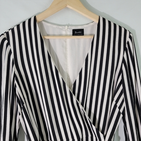 Bardot Women Black/White Striped Bell Sleeve Wrap Dress Sz 10Party Contemporary - Picture 4 of 12